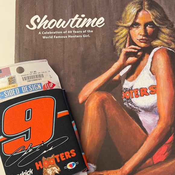 HOOTERS 2024 Calendar and Can Collie Combo Set NWT - Picture 2 of 13